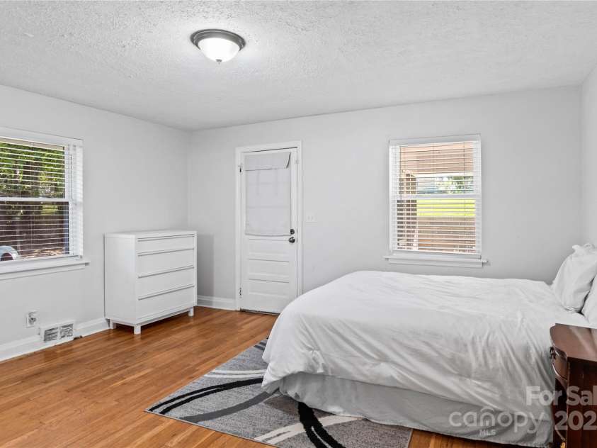 615 Motor Road, Winston Salem, NC 27105.  MLS# CAR4288489, YatesRealty ID 31066. 