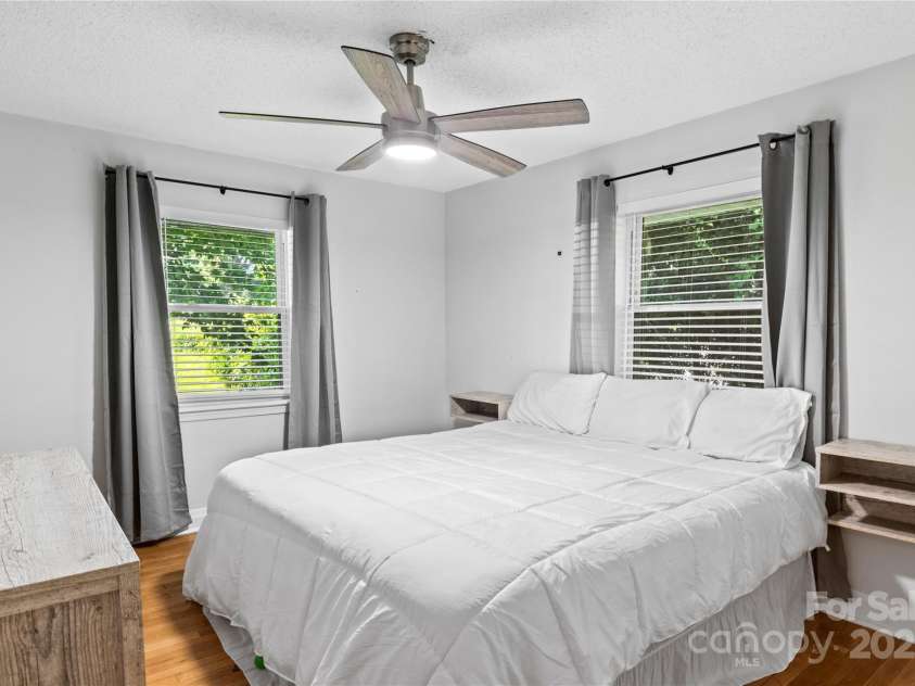 615 Motor Road, Winston Salem, NC 27105.  MLS# CAR4288489, YatesRealty ID 31066. 