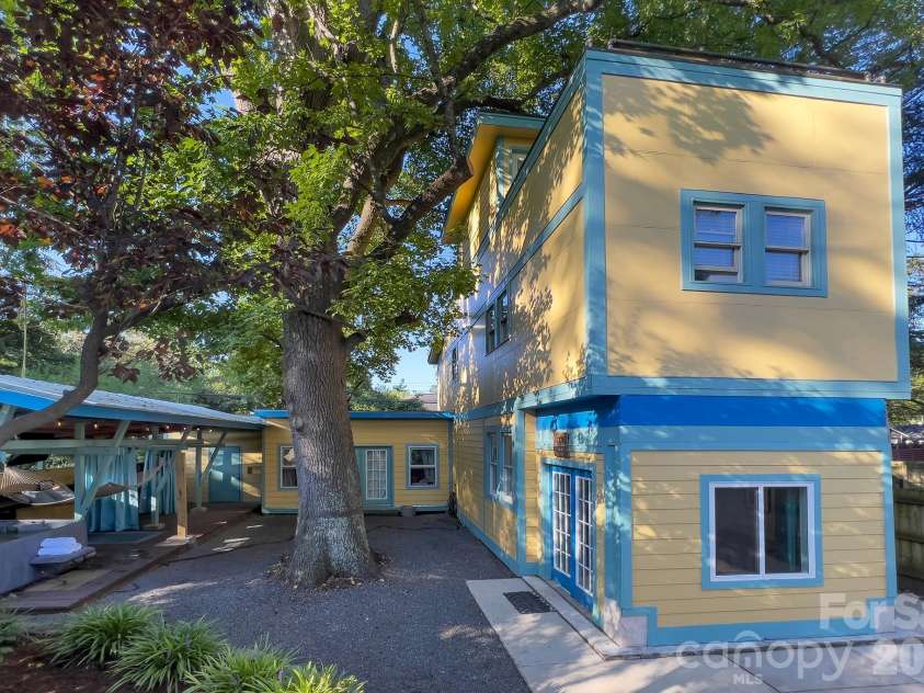 904 36th Street, Charlotte, NC 28205.  MLS# CAR4392678, YatesRealty ID 31067. Guest house