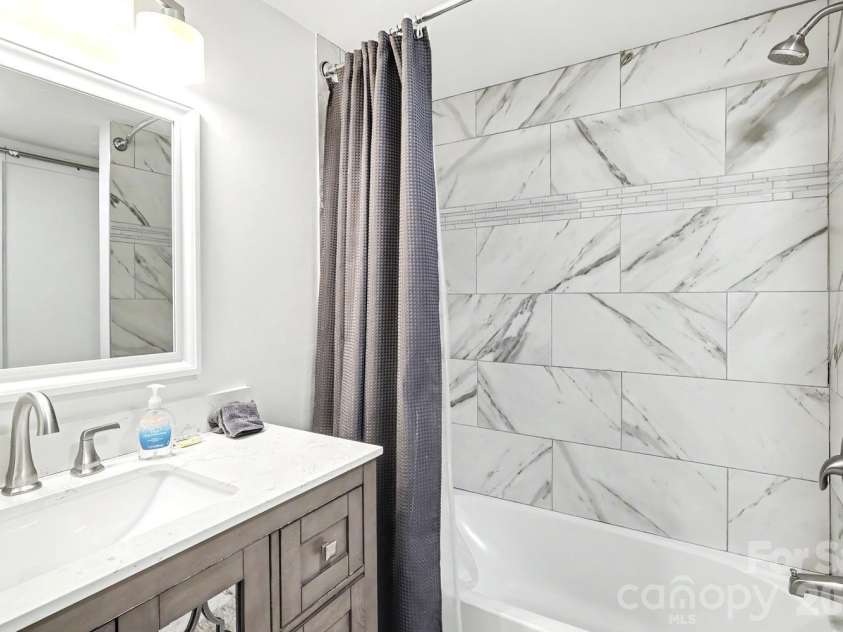 904 36th Street, Charlotte, NC 28205.  MLS# CAR4392678, YatesRealty ID 31067. Guest house bath