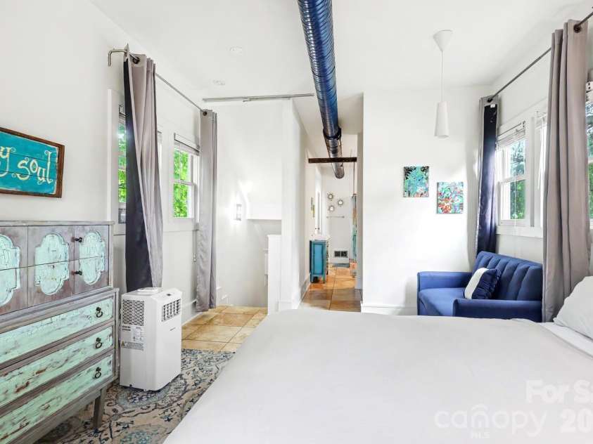 904 36th Street, Charlotte, NC 28205.  MLS# CAR4392678, YatesRealty ID 31067. Guest house bedroom