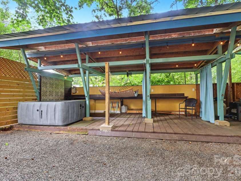 904 36th Street, Charlotte, NC 28205.  MLS# CAR4392678, YatesRealty ID 31067. Guest house hot tub