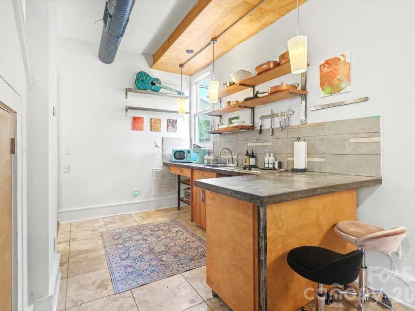 904 36th Street, Charlotte, NC 28205.  MLS# CAR4392678, YatesRealty ID 31067. Guest house kitchen