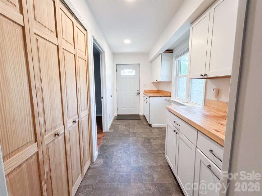 119 Hillcrest Street, Shelby, NC 28152.  MLS# CAR4391775, YatesRealty ID 31068. Front Hall