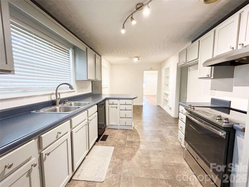 119 Hillcrest Street, Shelby, NC 28152.  MLS# CAR4391775, YatesRealty ID 31068. Kitchen