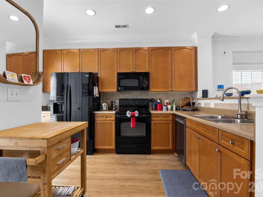 278 Davidson Gateway Drive, Davidson, NC 28036.  MLS# CAR4393609, YatesRealty ID 31069. Kitchen #2