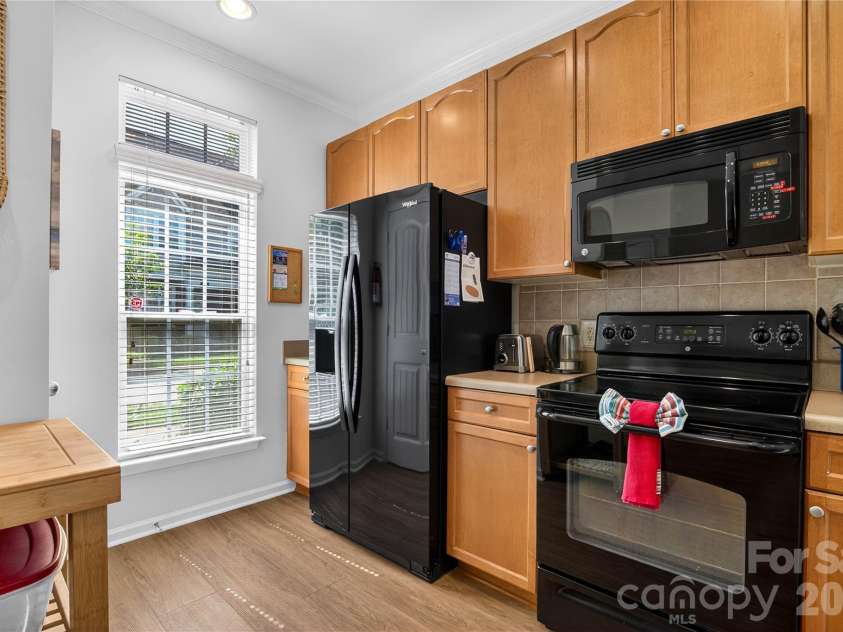 278 Davidson Gateway Drive, Davidson, NC 28036.  MLS# CAR4393609, YatesRealty ID 31069. Kitchen #3