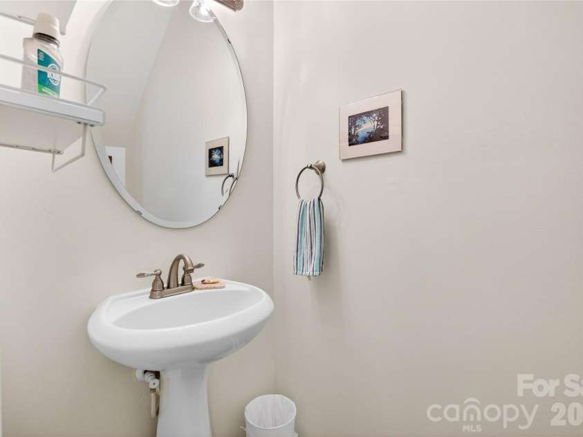 278 Davidson Gateway Drive, Davidson, NC 28036.  MLS# CAR4393609, YatesRealty ID 31069. Powder Room #1