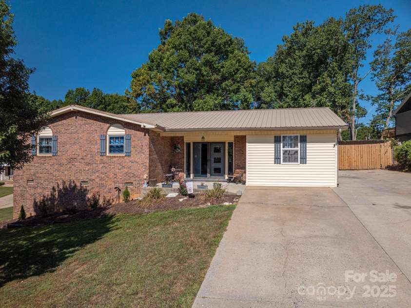 109 White Rock Road, Grover, NC 28073.  MLS# CAR4286697, YatesRealty ID 31070. 