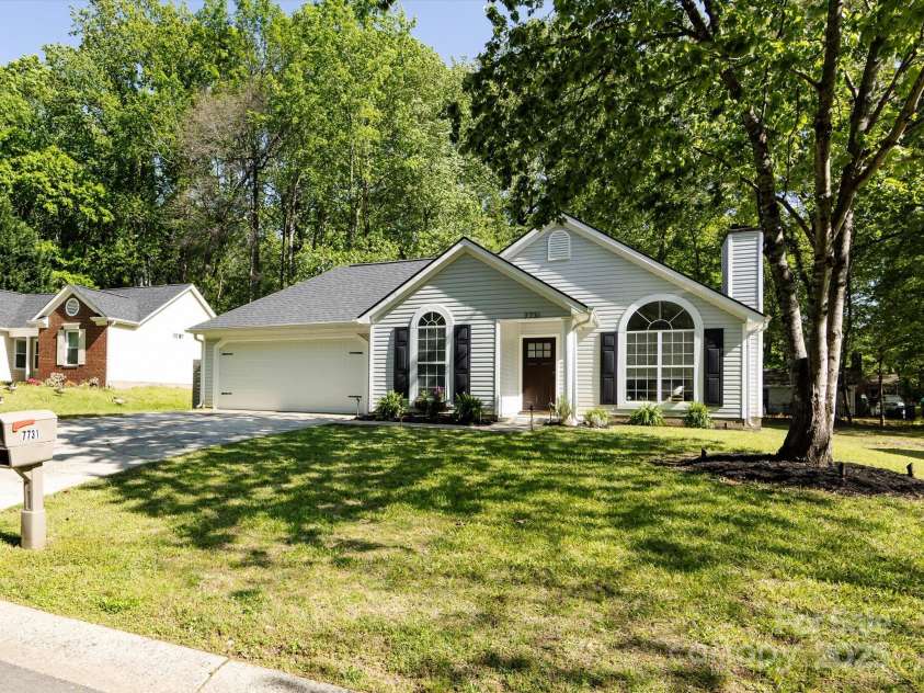 7731 Ivy Hollow Drive, Charlotte, NC 28227.  MLS# CAR4247882, YatesRealty ID 31071. 