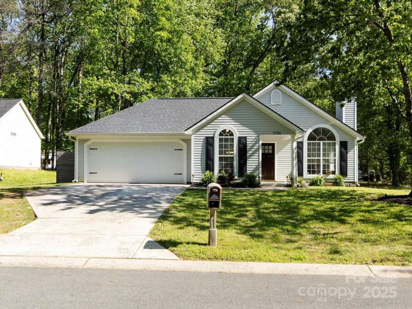 7731 Ivy Hollow Drive, Charlotte, NC 28227.  MLS# CAR4247882, YatesRealty ID 31071. 