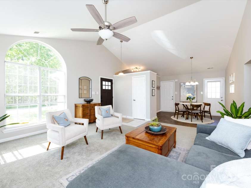 7731 Ivy Hollow Drive, Charlotte, NC 28227.  MLS# CAR4247882, YatesRealty ID 31071. 