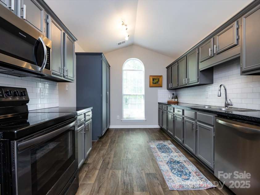 7731 Ivy Hollow Drive, Charlotte, NC 28227.  MLS# CAR4247882, YatesRealty ID 31071. 