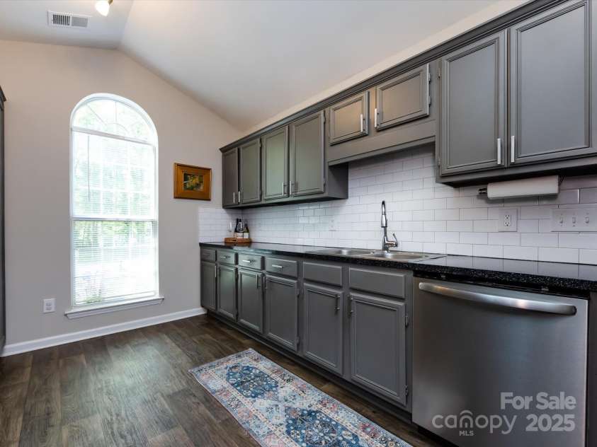 7731 Ivy Hollow Drive, Charlotte, NC 28227.  MLS# CAR4247882, YatesRealty ID 31071. 