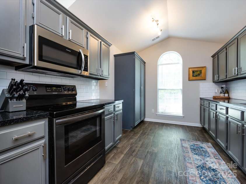 7731 Ivy Hollow Drive, Charlotte, NC 28227.  MLS# CAR4247882, YatesRealty ID 31071. 