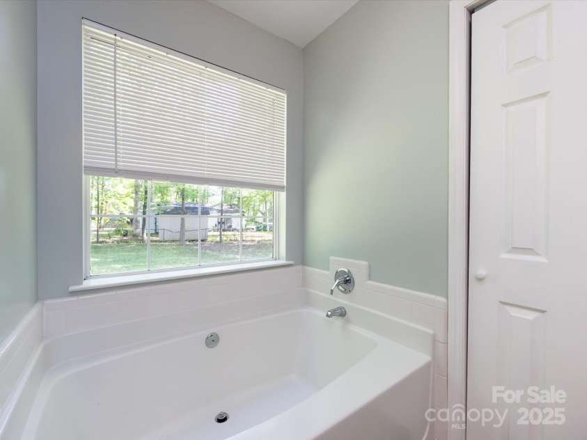 7731 Ivy Hollow Drive, Charlotte, NC 28227.  MLS# CAR4247882, YatesRealty ID 31071. 