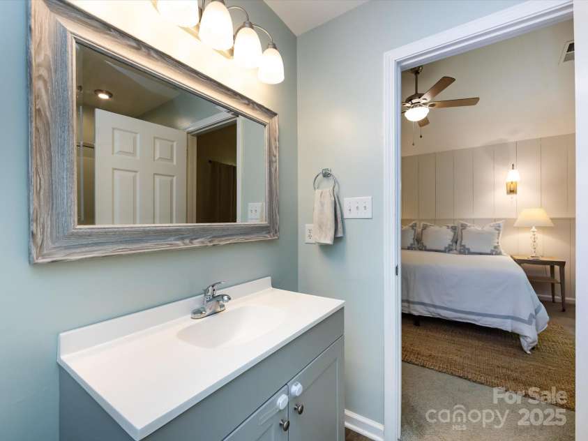 7731 Ivy Hollow Drive, Charlotte, NC 28227.  MLS# CAR4247882, YatesRealty ID 31071. 