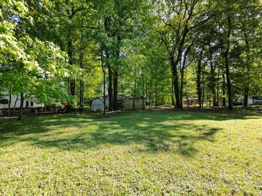 7731 Ivy Hollow Drive, Charlotte, NC 28227.  MLS# CAR4247882, YatesRealty ID 31071. 