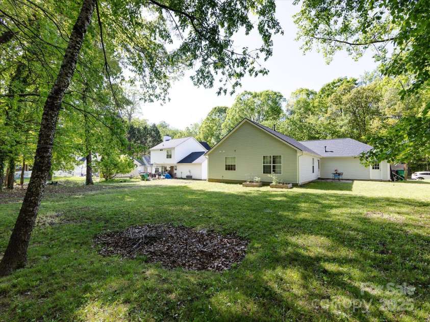 7731 Ivy Hollow Drive, Charlotte, NC 28227.  MLS# CAR4247882, YatesRealty ID 31071. 