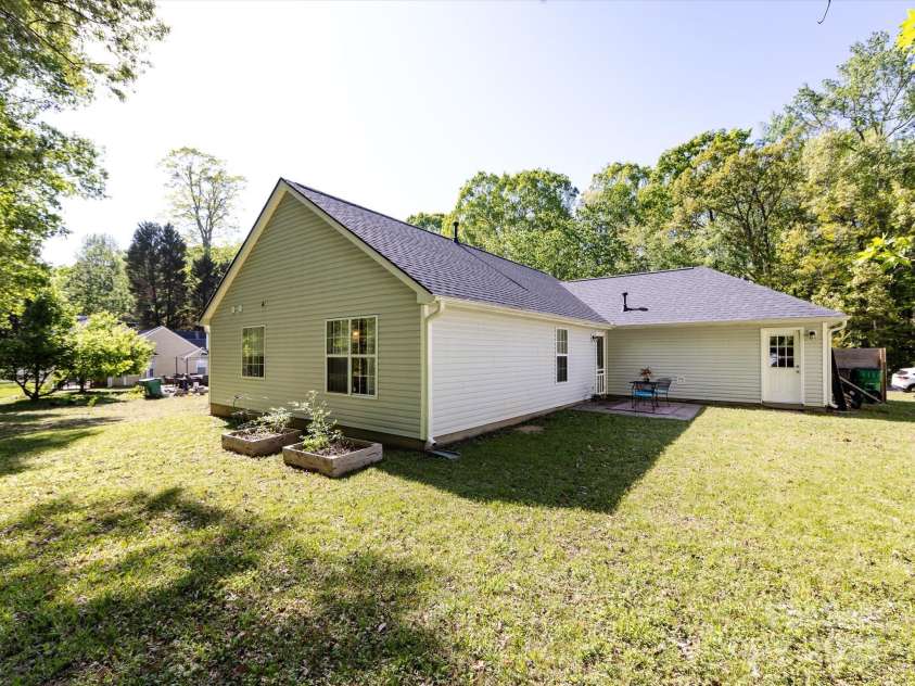 7731 Ivy Hollow Drive, Charlotte, NC 28227.  MLS# CAR4247882, YatesRealty ID 31071. 