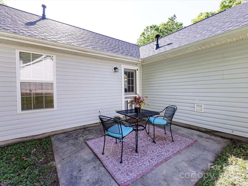 7731 Ivy Hollow Drive, Charlotte, NC 28227.  MLS# CAR4247882, YatesRealty ID 31071. 