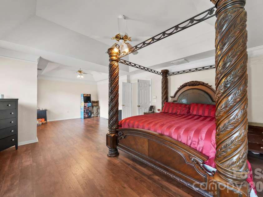 3124 Arklow Road, Charlotte, NC 28269.  MLS# CAR4390185, YatesRealty ID 31072. 