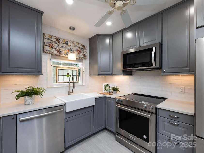 3508 Colony Crossing Drive, Charlotte, NC 28226.  MLS# CAR4279555, YatesRealty ID 31072. 