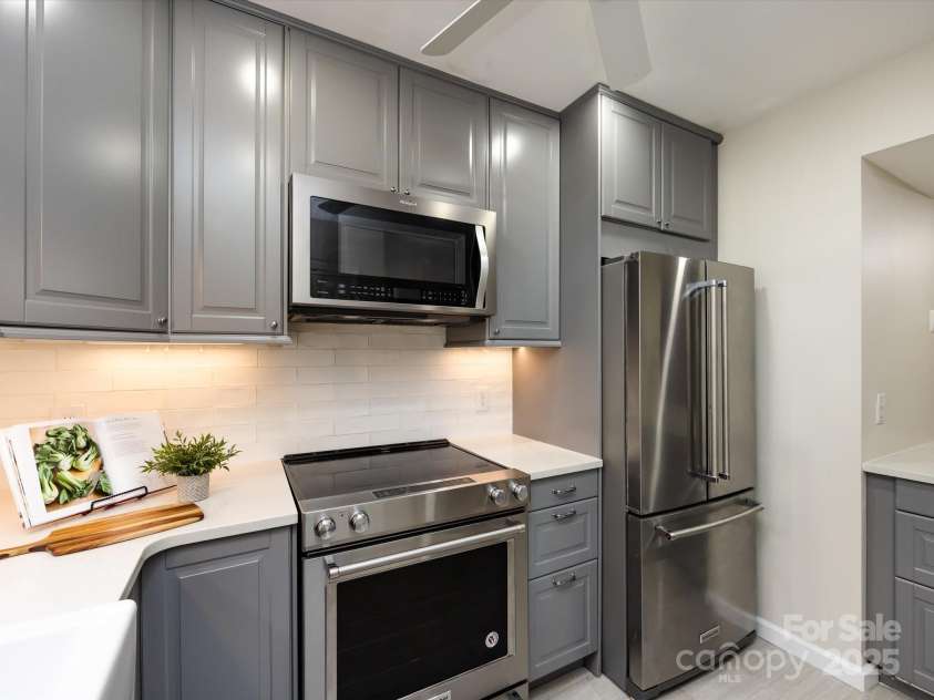 3508 Colony Crossing Drive, Charlotte, NC 28226.  MLS# CAR4279555, YatesRealty ID 31072. 