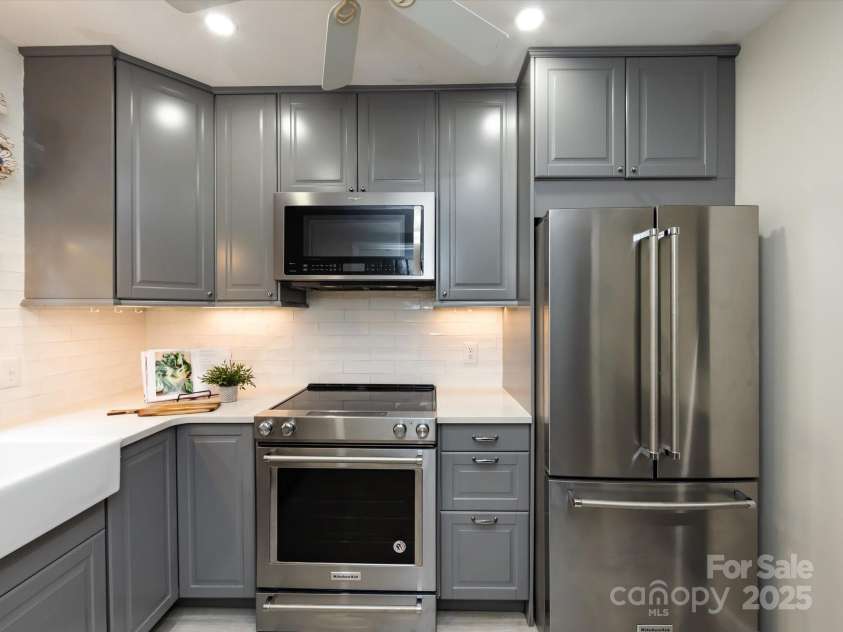 3508 Colony Crossing Drive, Charlotte, NC 28226.  MLS# CAR4279555, YatesRealty ID 31072. 