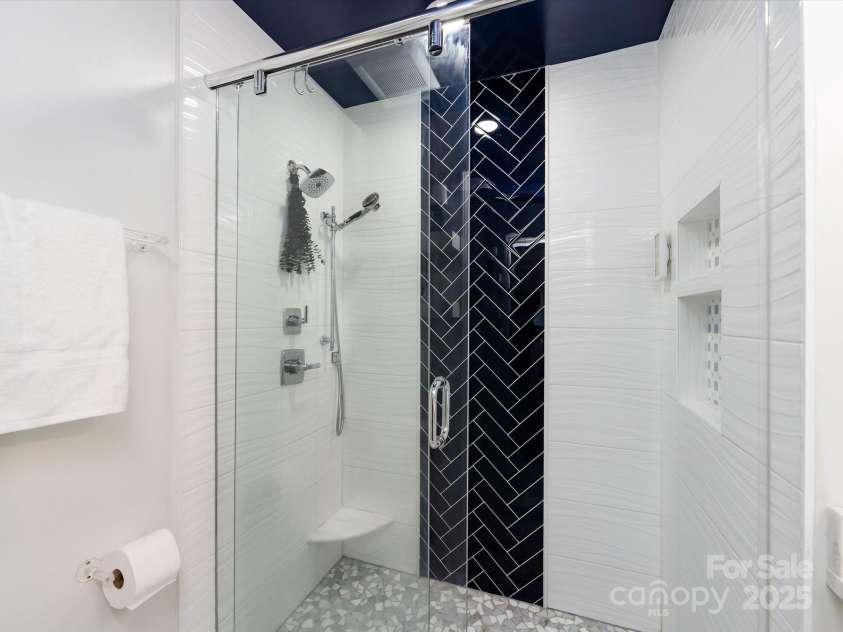 3508 Colony Crossing Drive, Charlotte, NC 28226.  MLS# CAR4279555, YatesRealty ID 31072. 