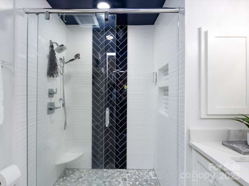 3508 Colony Crossing Drive, Charlotte, NC 28226.  MLS# CAR4279555, YatesRealty ID 31072. 