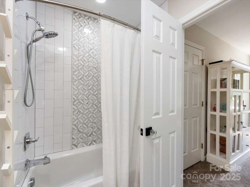 3508 Colony Crossing Drive, Charlotte, NC 28226.  MLS# CAR4279555, YatesRealty ID 31072. 