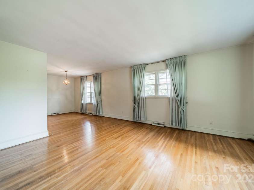 1720 Miles Court, Charlotte, NC 28216.  MLS# CAR4275876, YatesRealty ID 31073. 