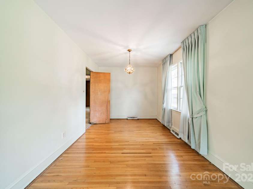 1720 Miles Court, Charlotte, NC 28216.  MLS# CAR4275876, YatesRealty ID 31073. 