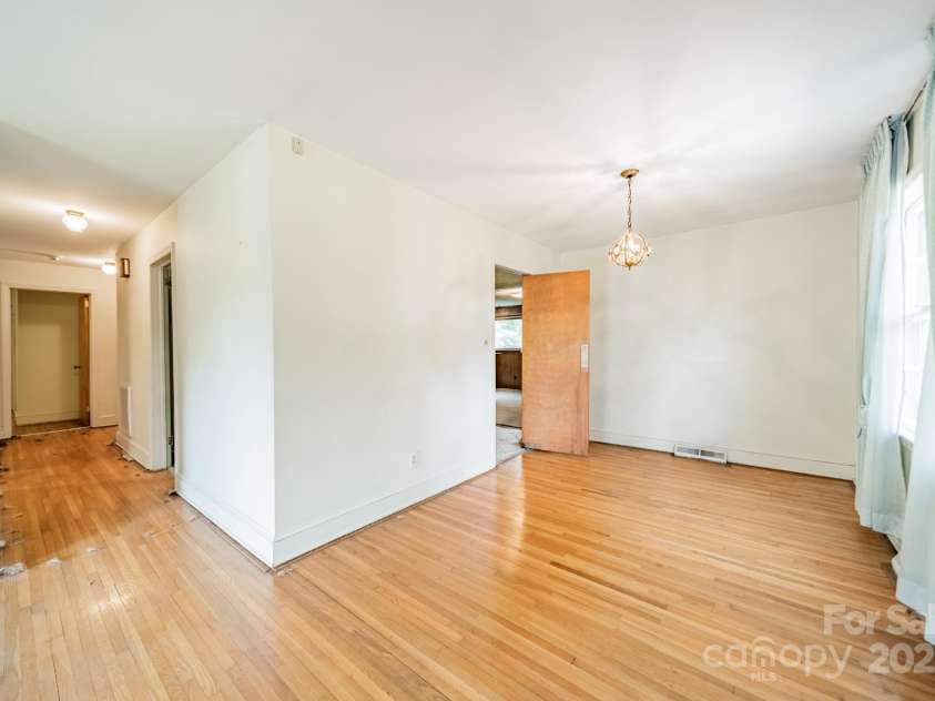 1720 Miles Court, Charlotte, NC 28216.  MLS# CAR4275876, YatesRealty ID 31073. 
