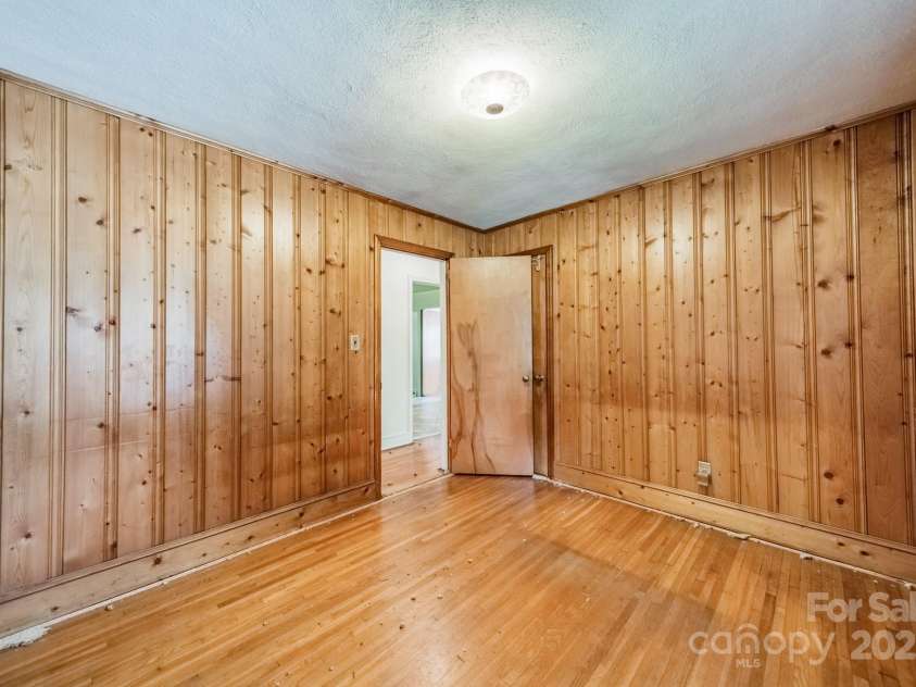 1720 Miles Court, Charlotte, NC 28216.  MLS# CAR4275876, YatesRealty ID 31073. 