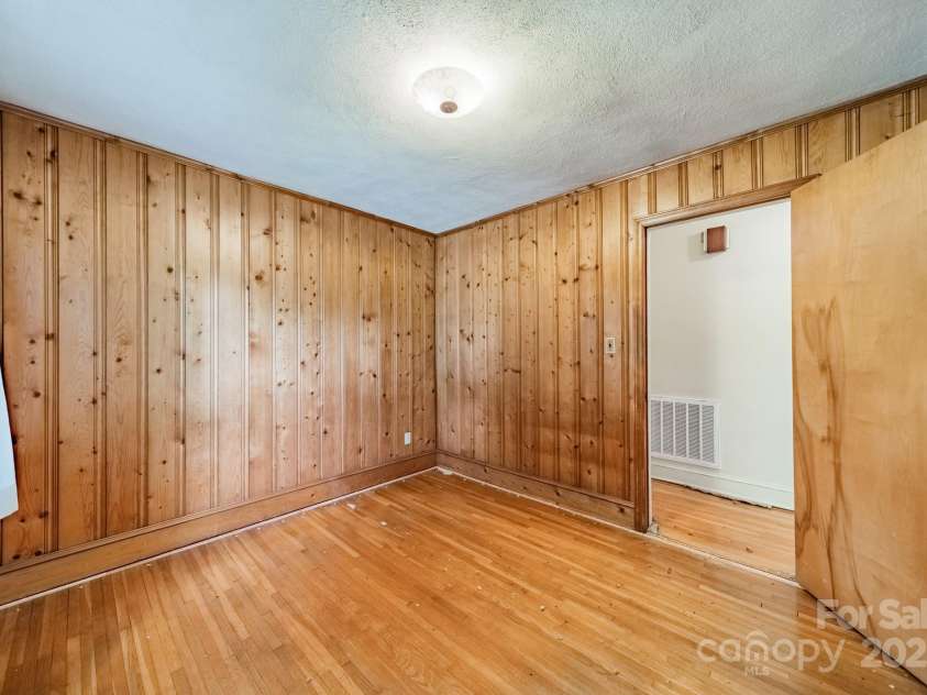 1720 Miles Court, Charlotte, NC 28216.  MLS# CAR4275876, YatesRealty ID 31073. 