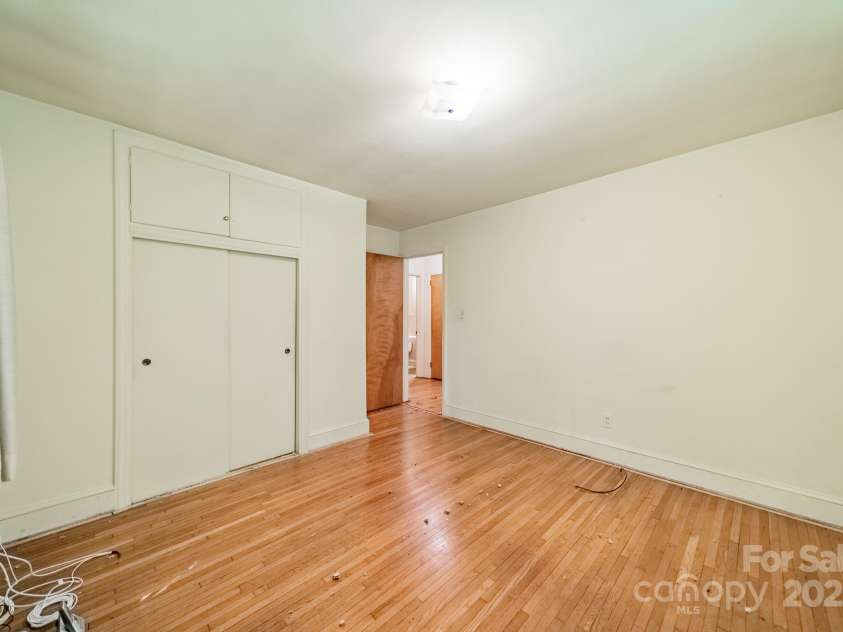 1720 Miles Court, Charlotte, NC 28216.  MLS# CAR4275876, YatesRealty ID 31073. 