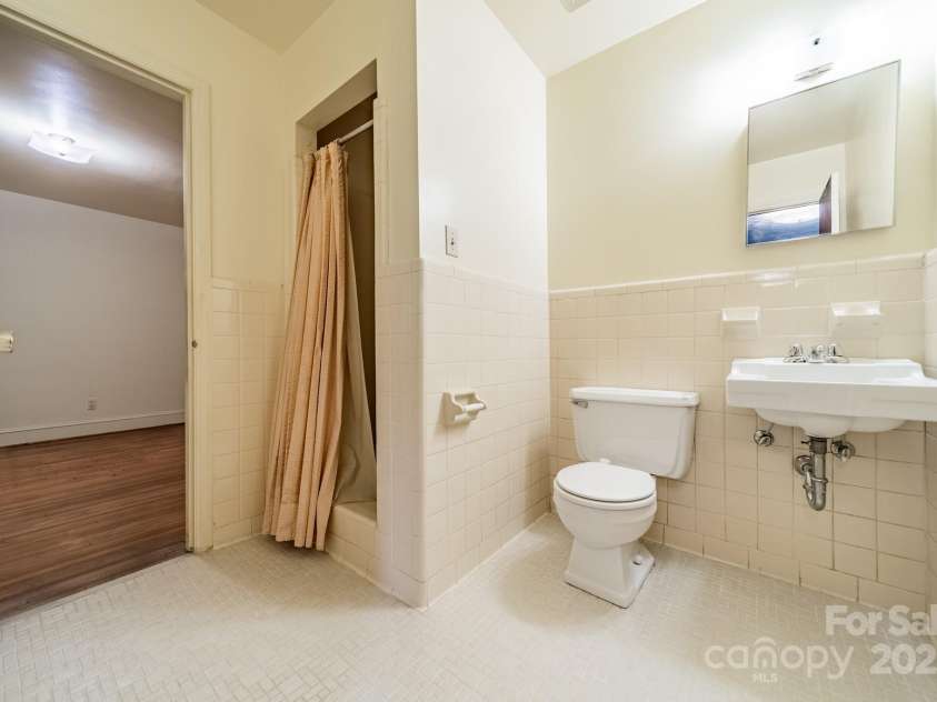 1720 Miles Court, Charlotte, NC 28216.  MLS# CAR4275876, YatesRealty ID 31073. 