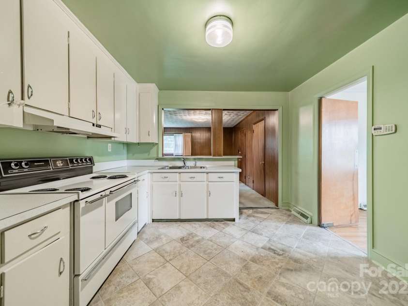1720 Miles Court, Charlotte, NC 28216.  MLS# CAR4275876, YatesRealty ID 31073. 