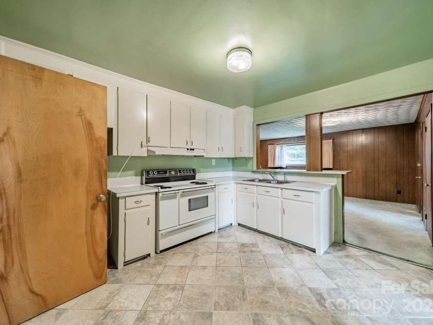 1720 Miles Court, Charlotte, NC 28216.  MLS# CAR4275876, YatesRealty ID 31073. 