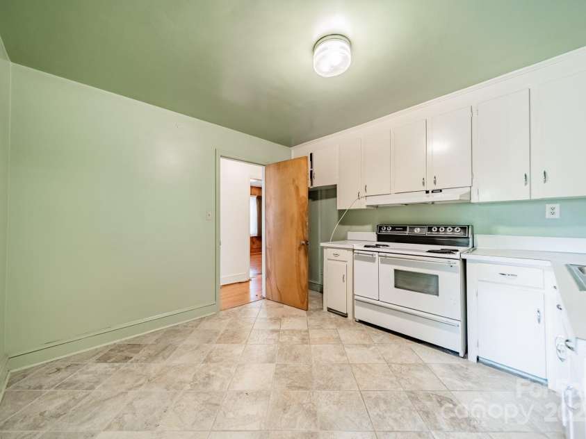 1720 Miles Court, Charlotte, NC 28216.  MLS# CAR4275876, YatesRealty ID 31073. 