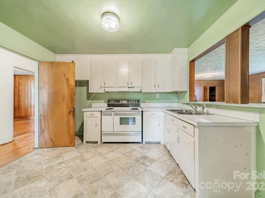 1720 Miles Court, Charlotte, NC 28216.  MLS# CAR4275876, YatesRealty ID 31073. 
