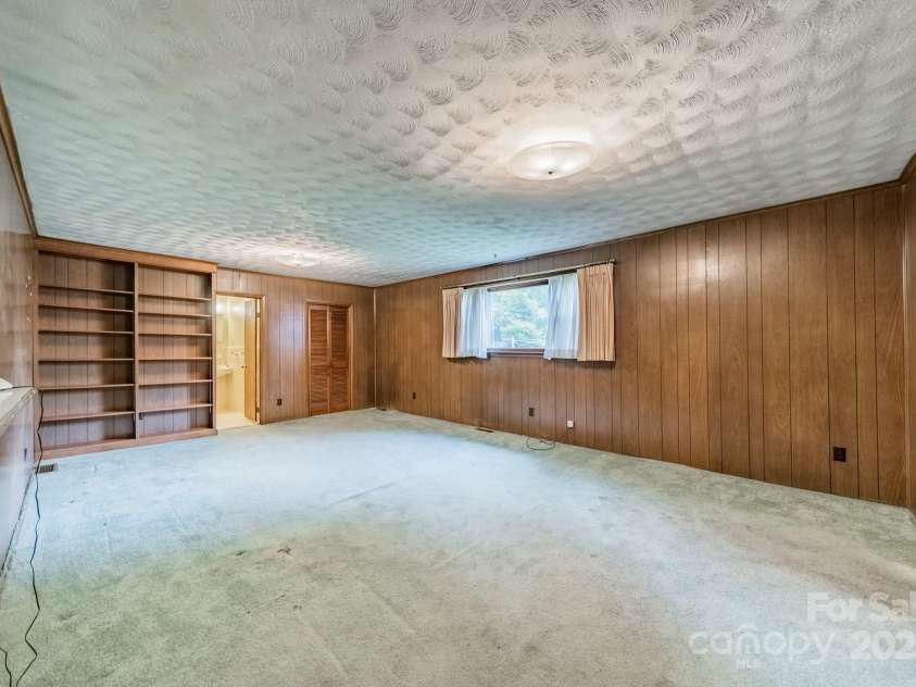 1720 Miles Court, Charlotte, NC 28216.  MLS# CAR4275876, YatesRealty ID 31073. 