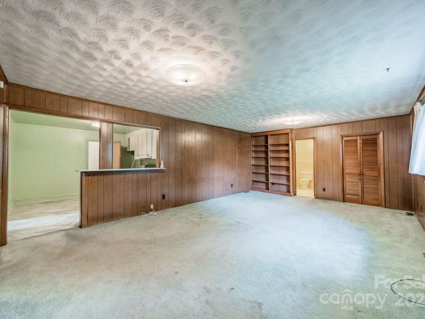 1720 Miles Court, Charlotte, NC 28216.  MLS# CAR4275876, YatesRealty ID 31073. 