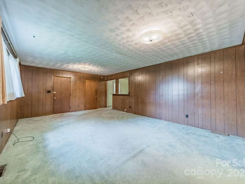1720 Miles Court, Charlotte, NC 28216.  MLS# CAR4275876, YatesRealty ID 31073. 
