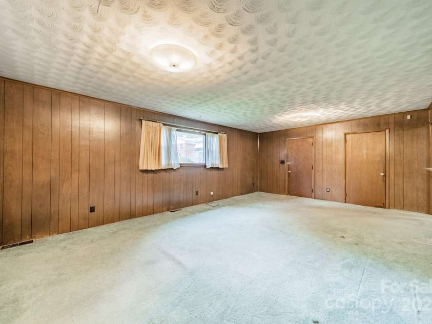 1720 Miles Court, Charlotte, NC 28216.  MLS# CAR4275876, YatesRealty ID 31073. 