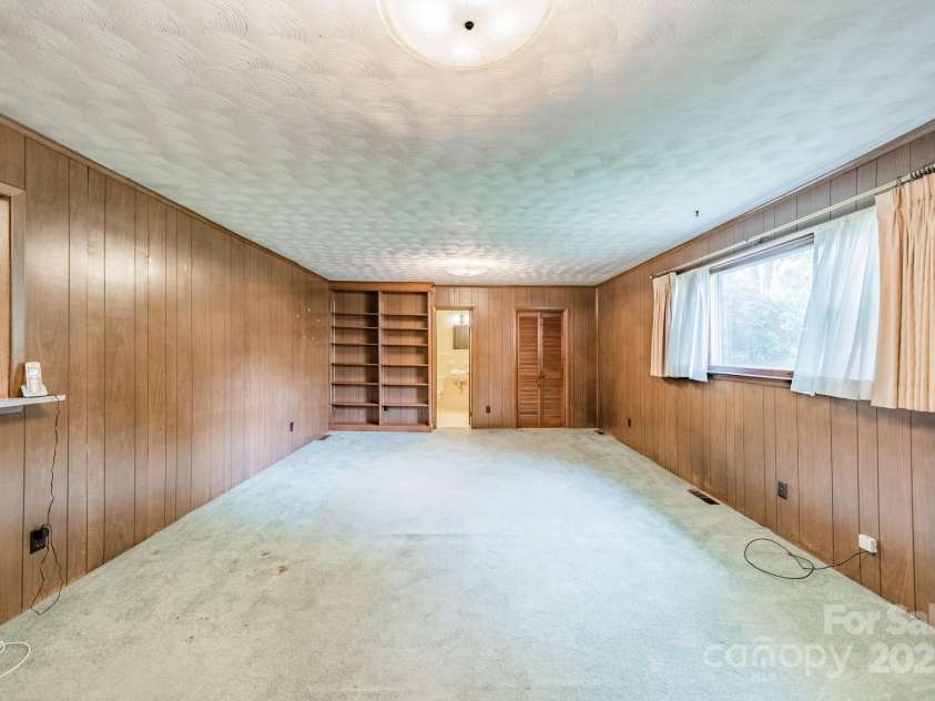 1720 Miles Court, Charlotte, NC 28216.  MLS# CAR4275876, YatesRealty ID 31073. 