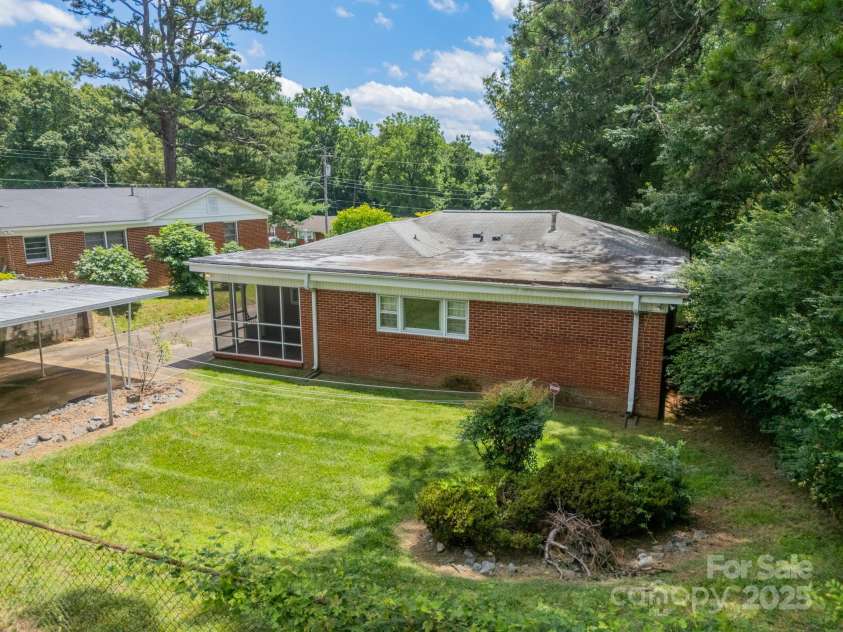 1720 Miles Court, Charlotte, NC 28216.  MLS# CAR4275876, YatesRealty ID 31073. 