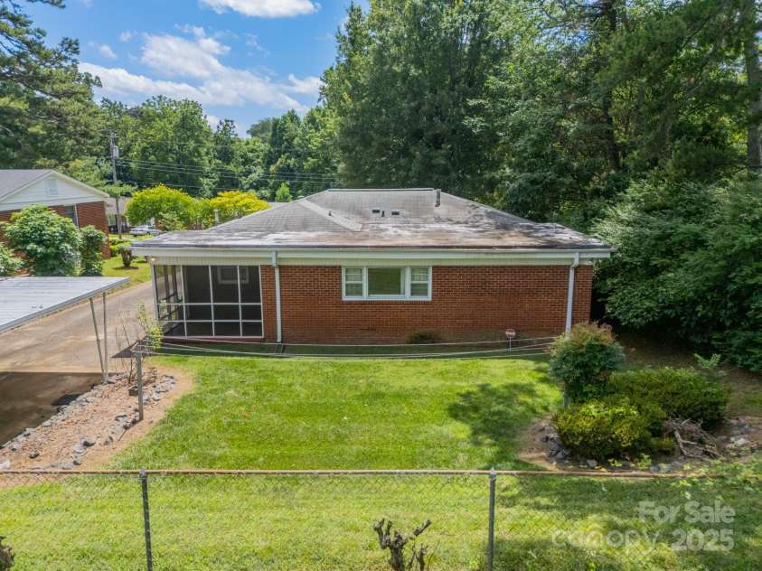 1720 Miles Court, Charlotte, NC 28216.  MLS# CAR4275876, YatesRealty ID 31073. 